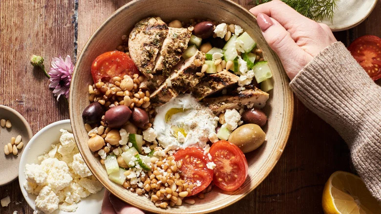 Grain bowl with chicken