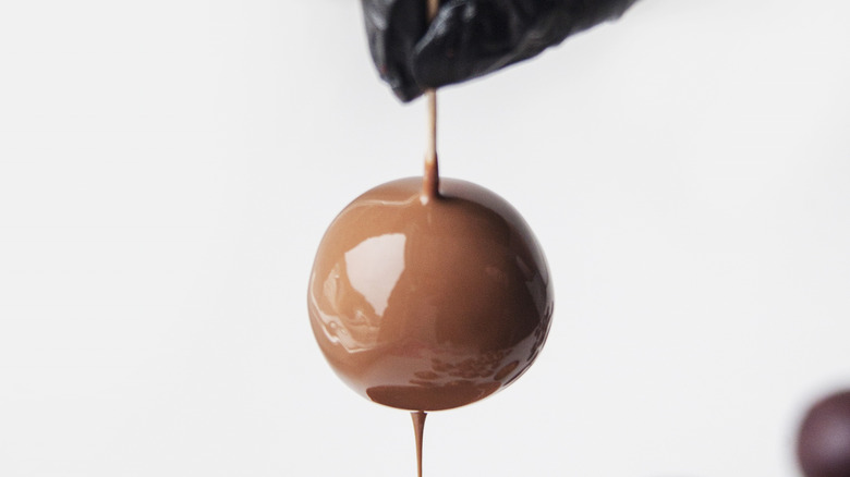 hand holding dipped cake pop