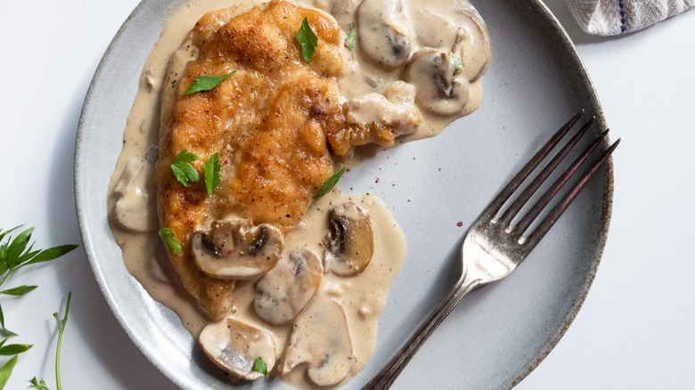 chicken in creamy mushroom sauce