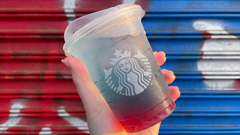 Hand holding the Starbucks Summer-Berry Refresher outside
