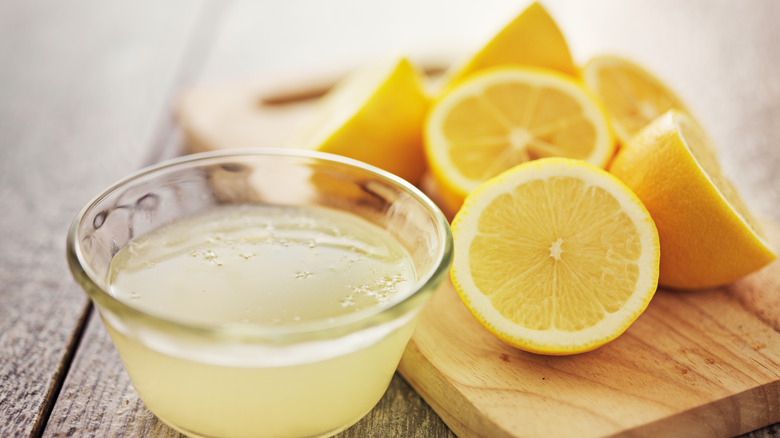 Lemon halves and lemon juice