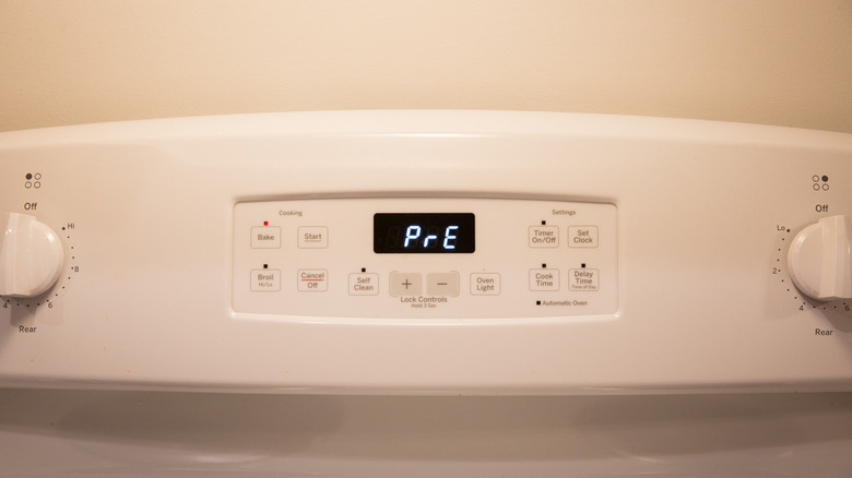 Oven display showing preheat symbol