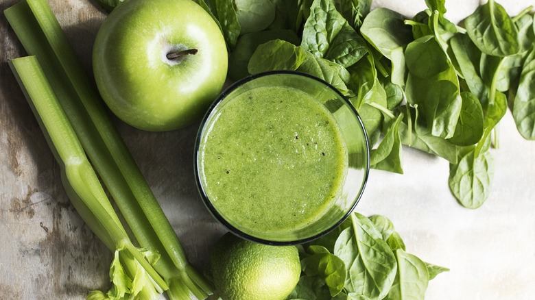 green smoothie and ingredients