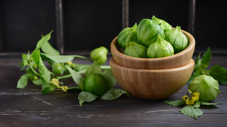 Tomatillos in bowl