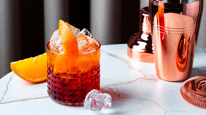 Negroni sbagliato with bartending tools
